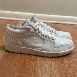 Air Jordan size 10 triple white low